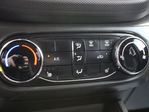 Used 2022 Chevrolet TrailBlazer LT FWD image 36