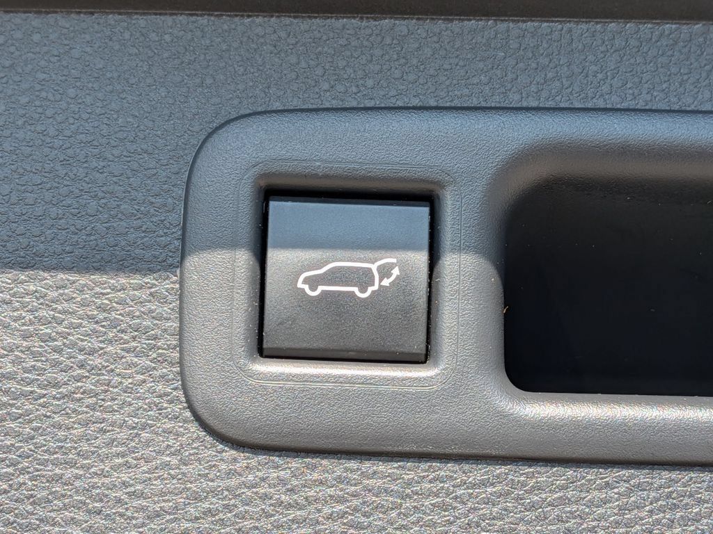 Used 2026 Toyota Highlander XLE AWD/4WD image 39