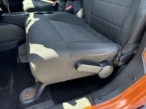 Used 2011 Jeep Wrangler Unlimited Sahara w/ Connectivity Group AWD/4WD image 30