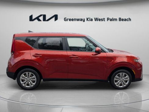Certified 2021 Kia Soul LX image 9