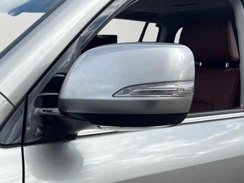 Used 2021 Lexus LX 570 4WD w/ Luxury Package image 27