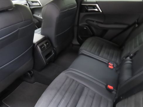 New 2025 Mitsubishi Outlander SE image 21