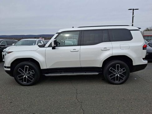 Used 2025 Lexus GX 550 w/ Accessory Package (2T) image 6