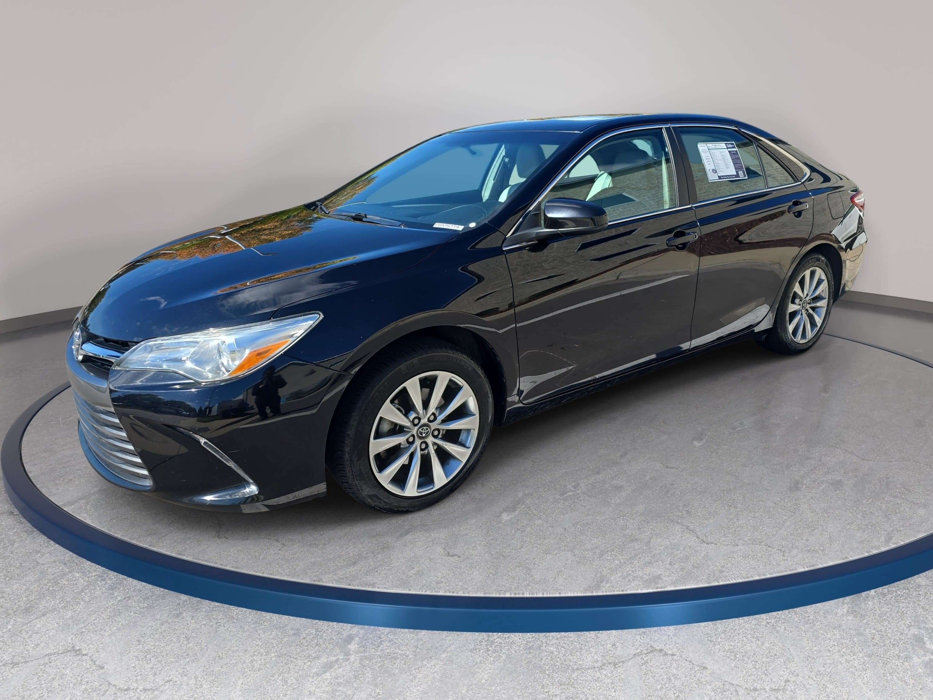 Used 2016 Toyota Camry XLE w/ Moonroof Package FWD image 1