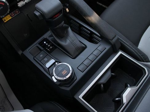 Used 2025 Toyota Tacoma Limited image 27