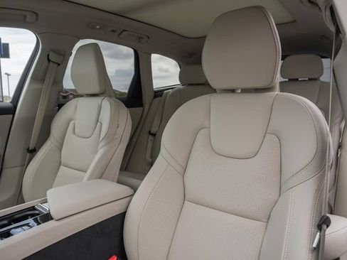 New 2027 Volvo XC60 B5 Ultra AWD/4WD image 38