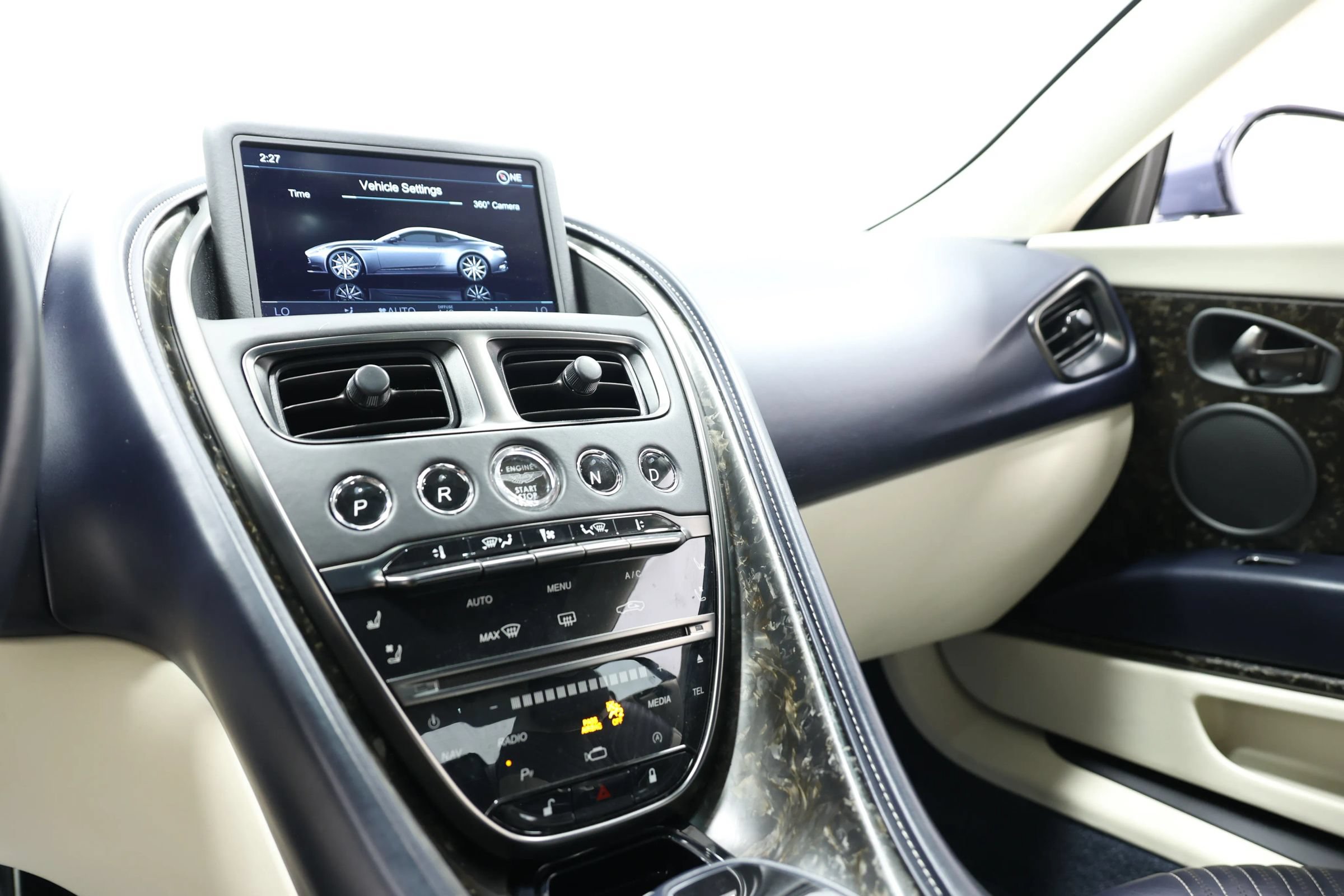 Used 2019 Aston Martin DB11 Coupe RWD image 47