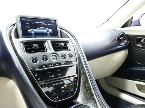 Used 2019 Aston Martin DB11 Coupe RWD image 47