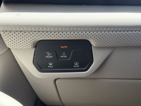 New 2026 Volkswagen Atlas SE FWD image 27