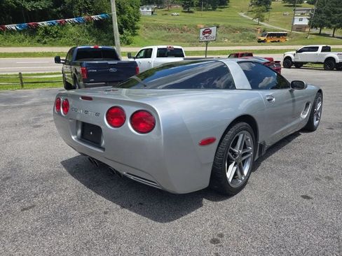 Used 2004 Chevrolet Corvette Coupe w/ Preferred Equipment Group RWD image 5