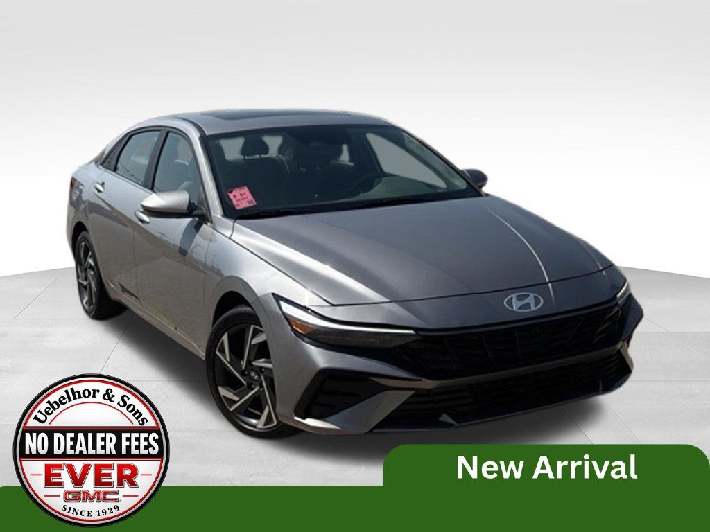 Used 2025 Hyundai Elantra SEL FWD image 16