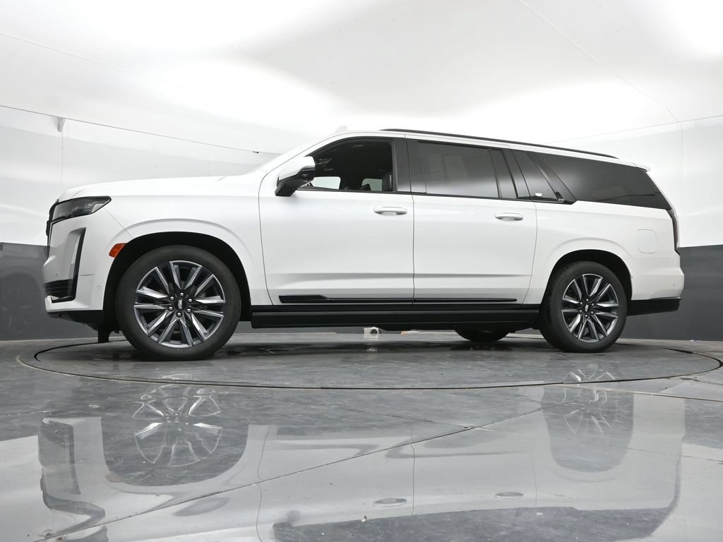 Used 2024 Cadillac Escalade ESV Sport Platinum w/ Heavy-Duty Trailer Package AWD/4WD image 27