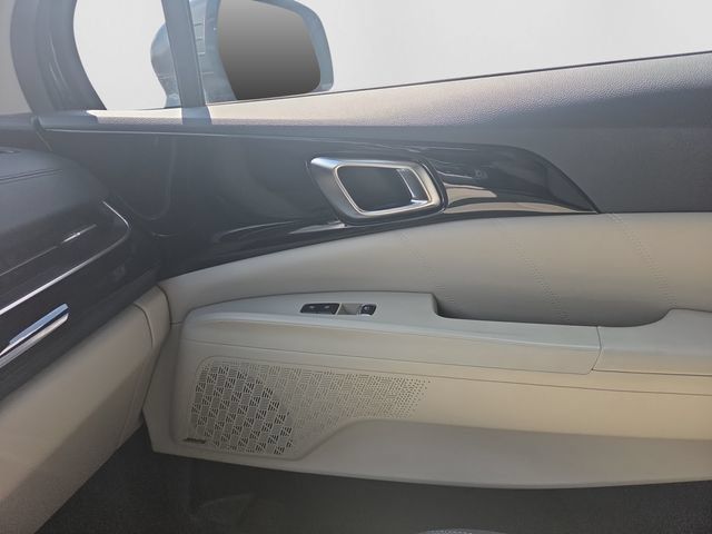 Used 2025 Kia Carnival SX Prestige FWD image 21
