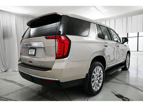 Used 2022 GMC Yukon SLT w/ SLT Luxury Package AWD/4WD image 7