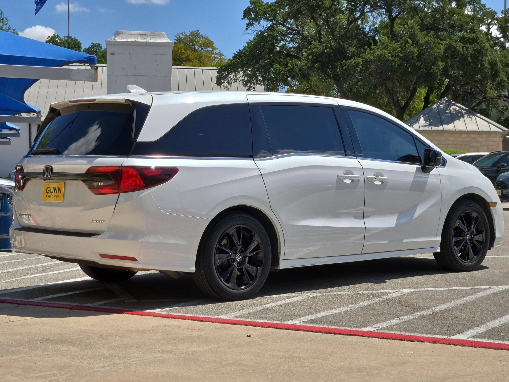 Used 2023 Honda Odyssey Sport image 3