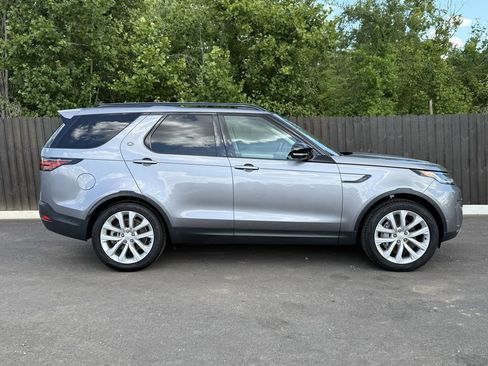 Certified 2025 Land Rover Discovery S image 7