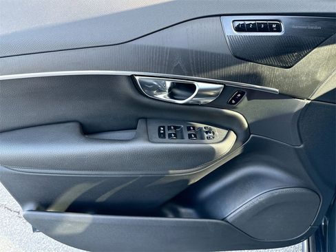 Used 2020 Volvo XC90 T8 Momentum image 15