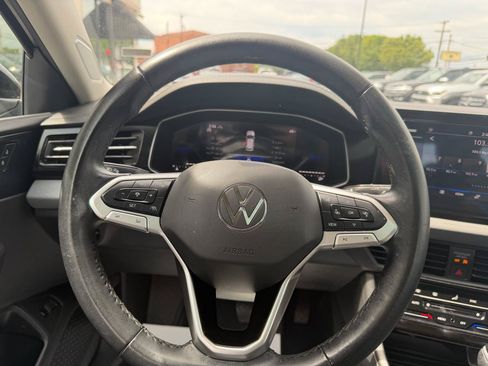 Used 2025 Volkswagen Jetta SE FWD image 17