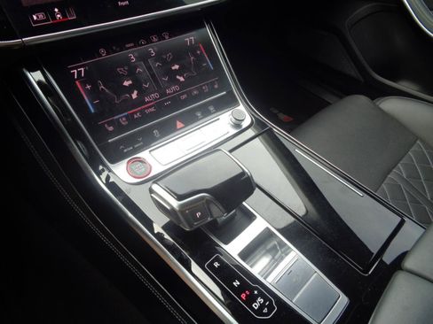 Used 2023 Audi S8 AWD/4WD image 37