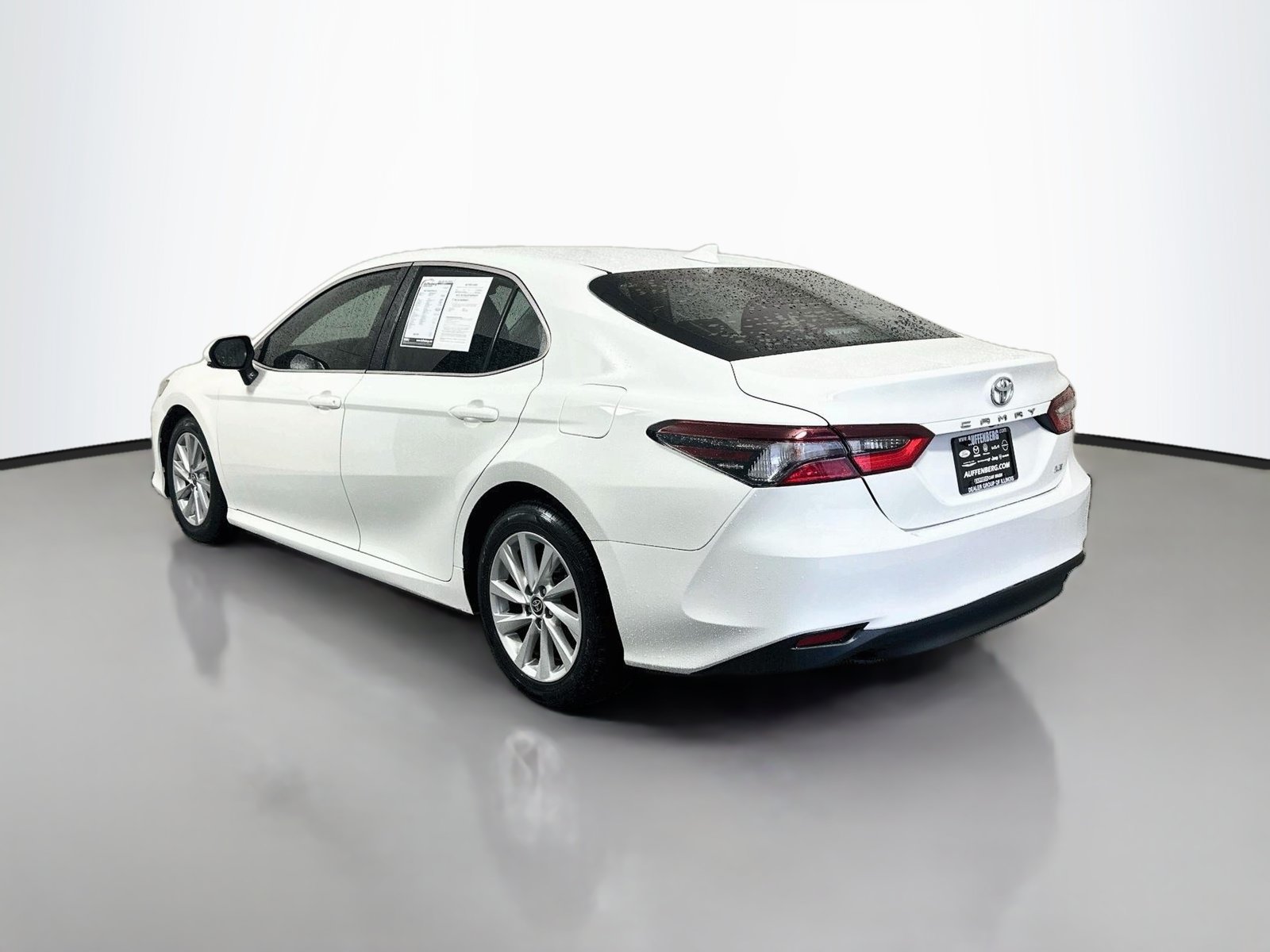 Used 2022 Toyota Camry LE FWD image 5