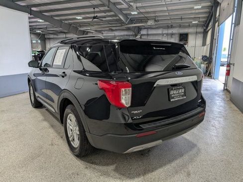 Used 2022 Ford Explorer XLT AWD/4WD image 5