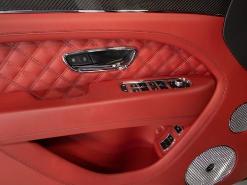 Used 2022 Bentley Bentayga image 35