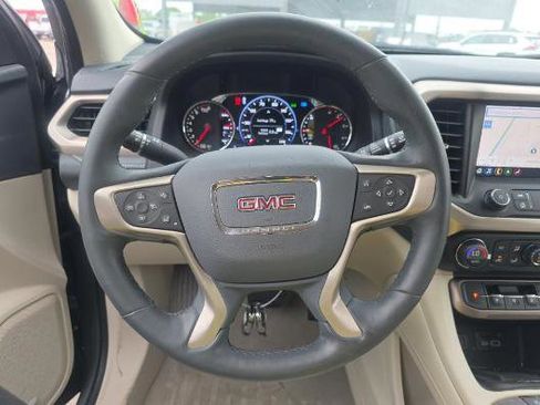 Used 2023 GMC Acadia Denali w/ Denali Ultimate Package FWD image 8