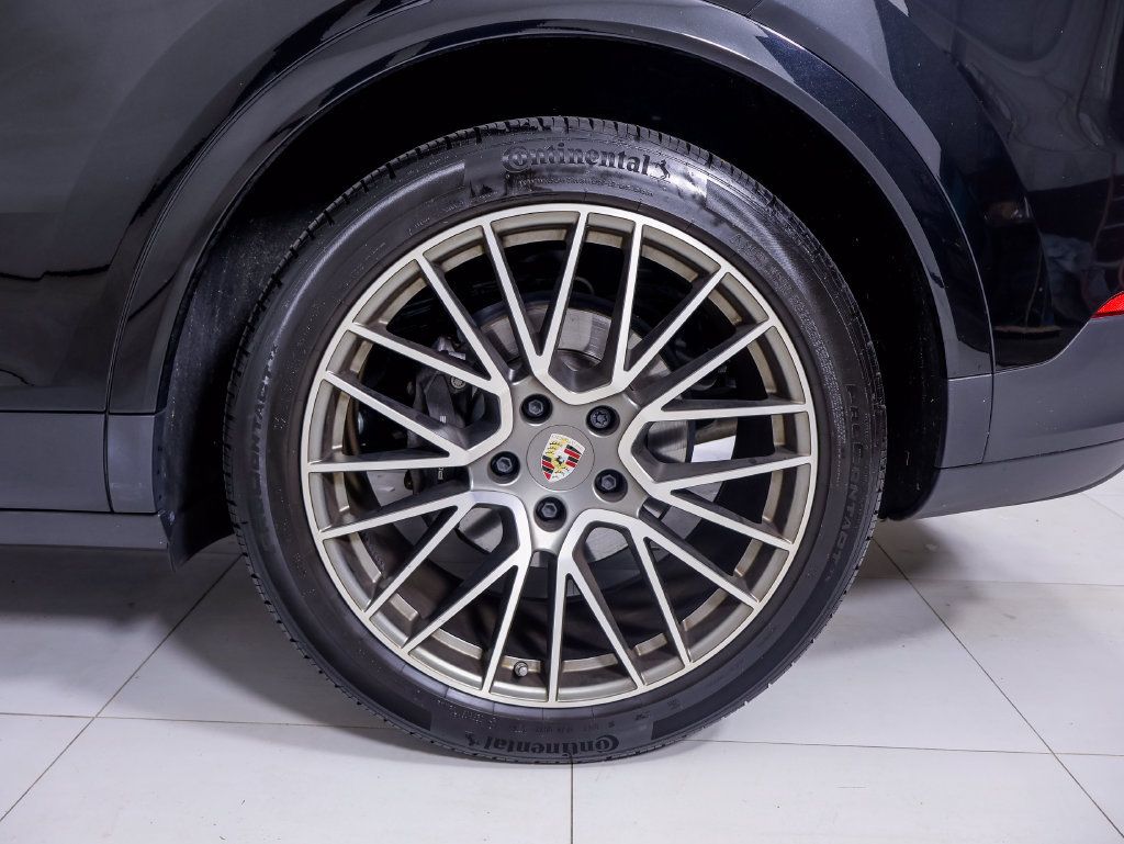 Certified 2023 Porsche Cayenne Platinum Edition AWD/4WD image 30