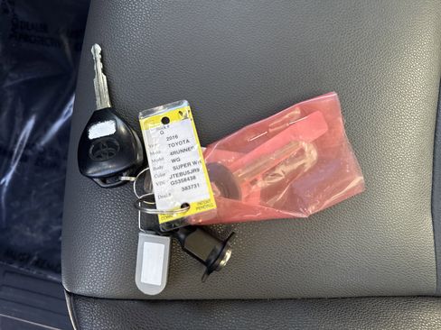 Used 2016 Toyota 4Runner SR5 image 29