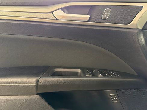 Used 2019 Ford Fusion SE FWD image 10