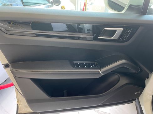 Used 2019 Porsche Cayenne AWD/4WD image 8