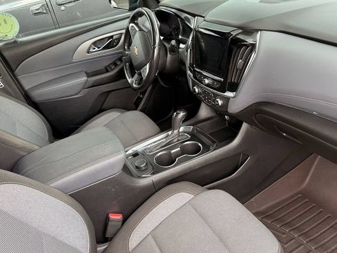 Used 2020 Chevrolet Traverse LT FWD image 3