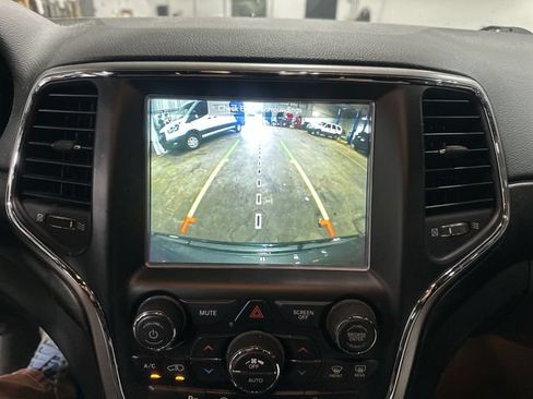 Used 2018 Jeep Grand Cherokee Altitude AWD/4WD image 29