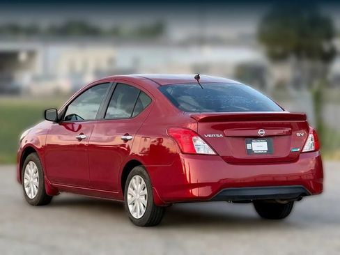 Used 2015 Nissan Versa SV FWD image 10