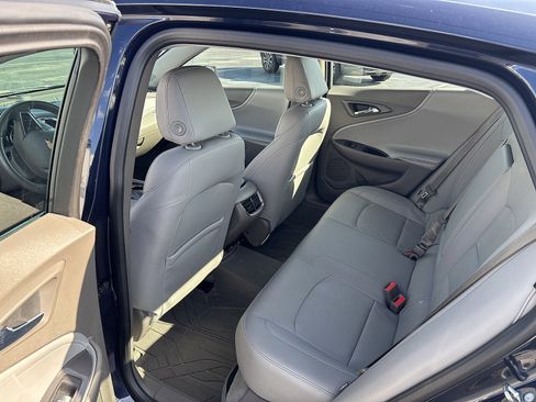 Used 2018 Chevrolet Malibu LT w/ Leather Package FWD image 6