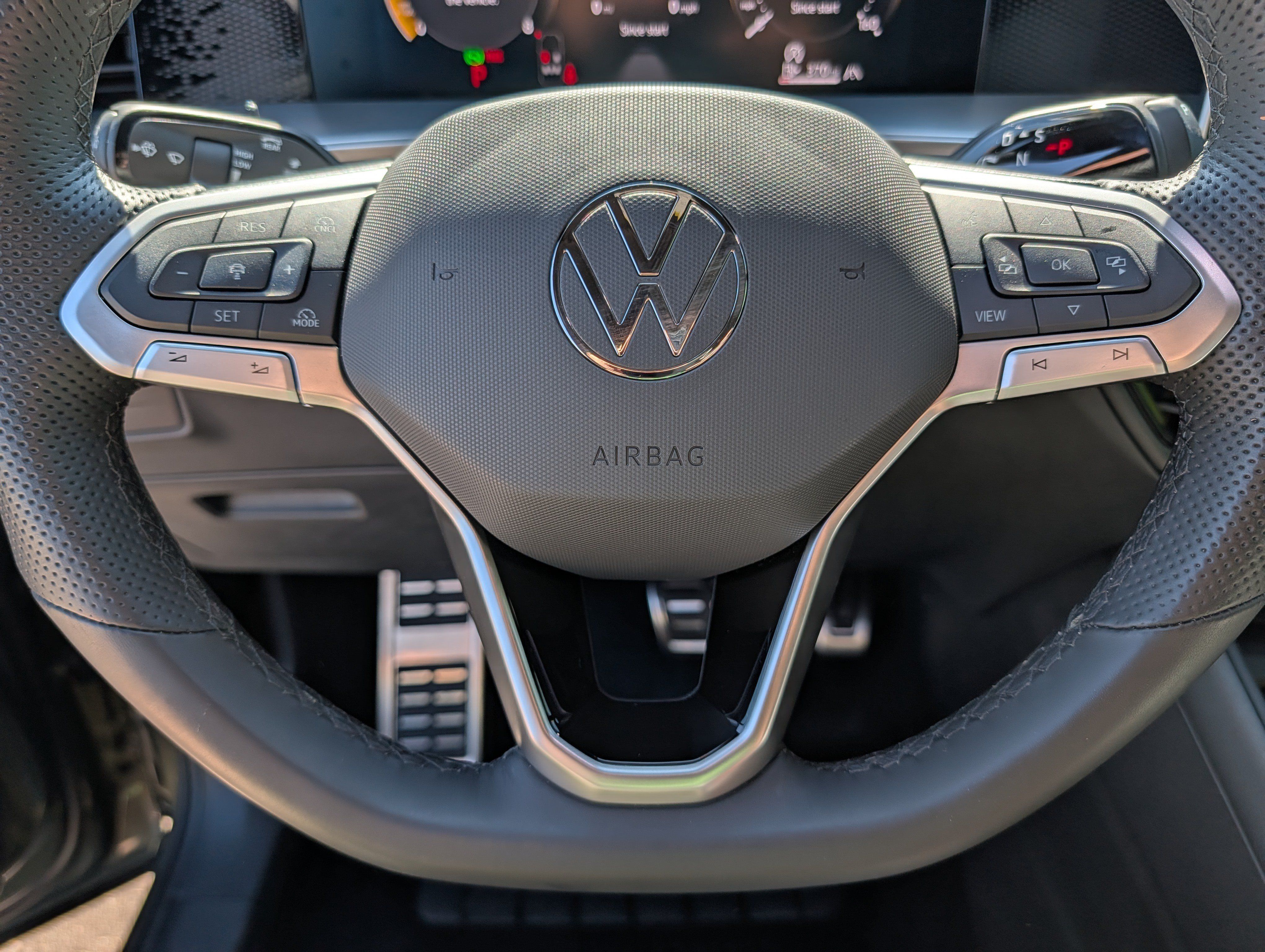Certified 2026 Volkswagen Tiguan SE R-Line AWD/4WD image 25