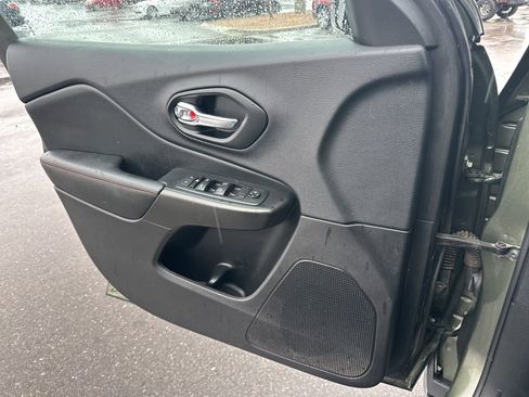 Used 2021 Jeep Cherokee Trailhawk image 23