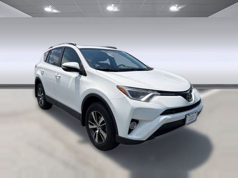 Used 2018 Toyota RAV4 XLE AWD/4WD image 7