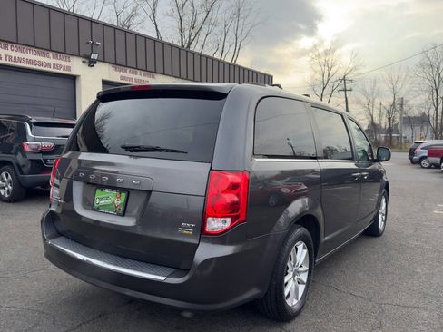 Used 2018 Dodge Grand Caravan SXT image 6