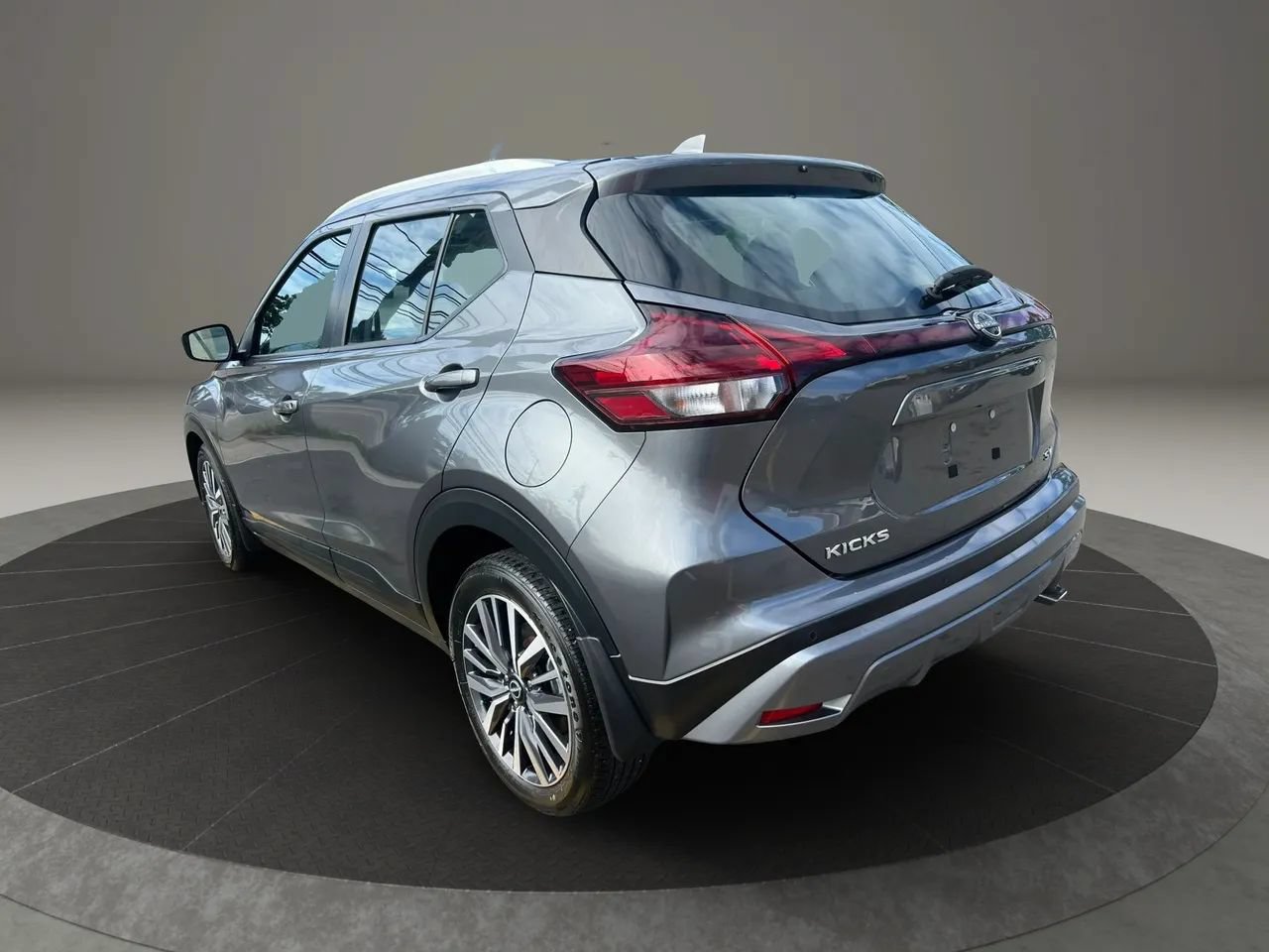 Used 2024 Nissan Kicks SV w/ Exterior Package FWD image 7