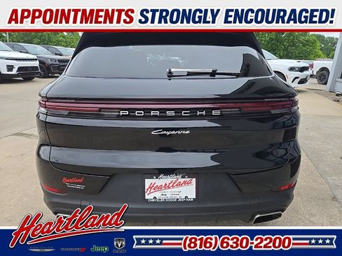 Used 2024 Porsche Cayenne w/ Premium Package AWD/4WD image 9