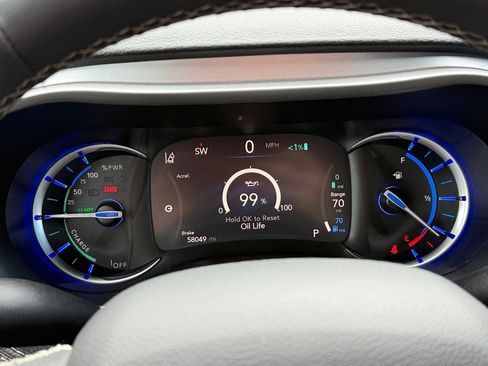 Used 2023 Chrysler Pacifica Touring-L w/ S Appearance Package FWD image 14