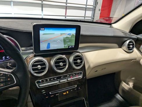 Used 2016 Mercedes-Benz GLC 300 4MATIC image 27