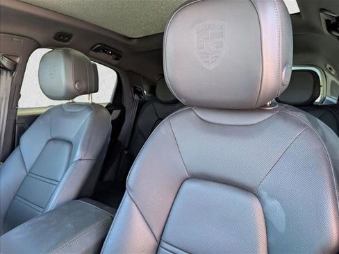 Used 2025 Porsche Cayenne Coupe AWD/4WD image 18