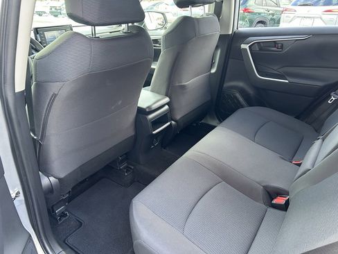 Used 2019 Toyota RAV4 LE image 9