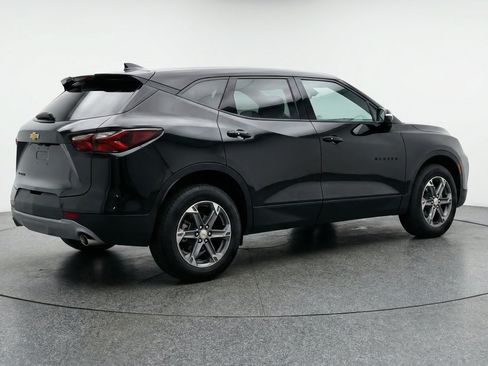 Used 2025 Chevrolet Blazer LT FWD image 9