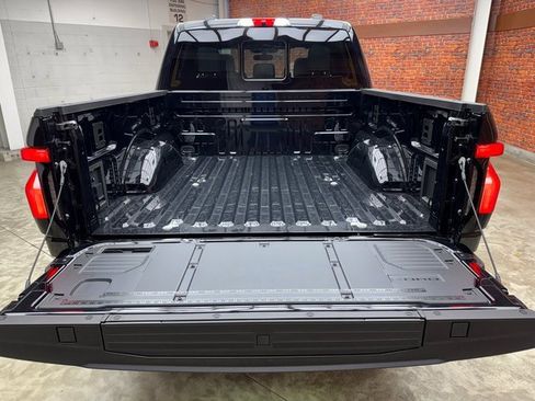 New 2025 Ford F150 Lightning Lariat image 28