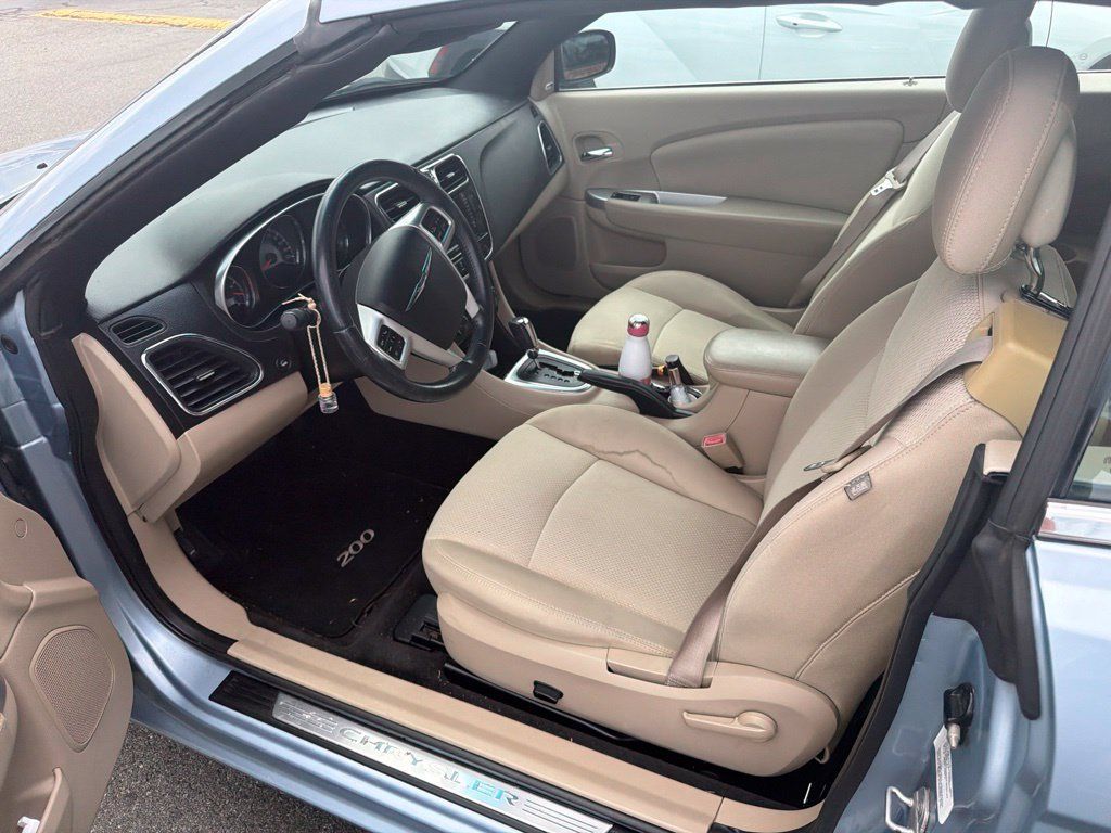 Used 2014 Chrysler 200 Limited FWD image 16