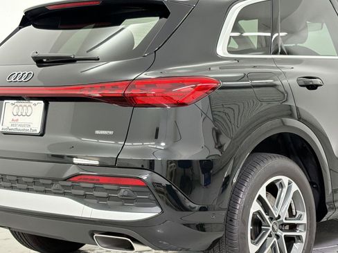 Used 2025 Audi Q5 Premium w/ Convenience Package image 24