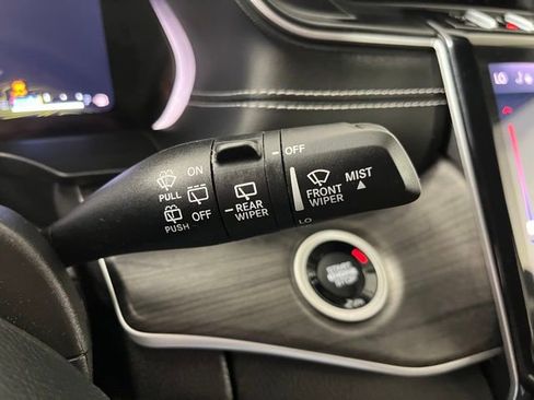 Used 2023 Jeep Grand Cherokee Limited image 23